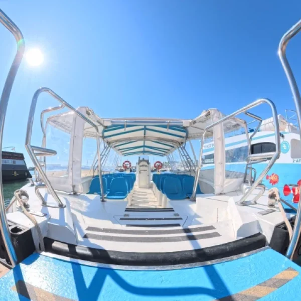 barco-a-tabarca-galeria-catamaran-azul-interior