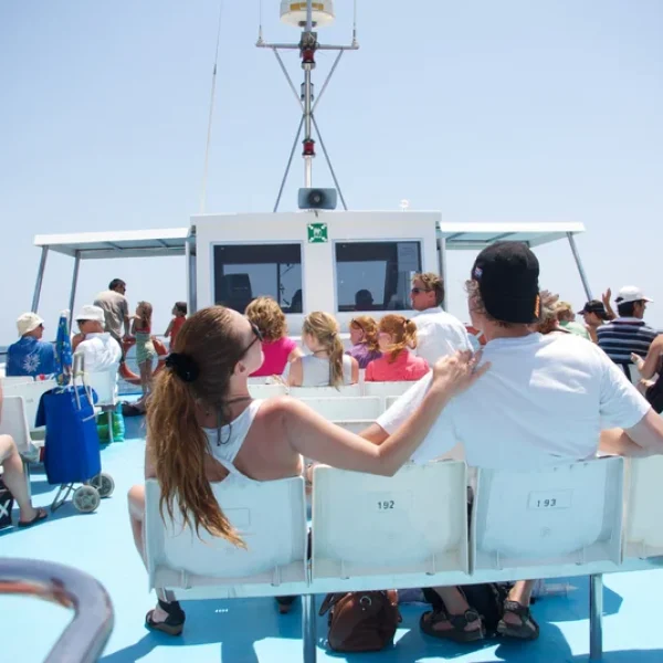 Pareja en barco Santa Pola Tabarca precio